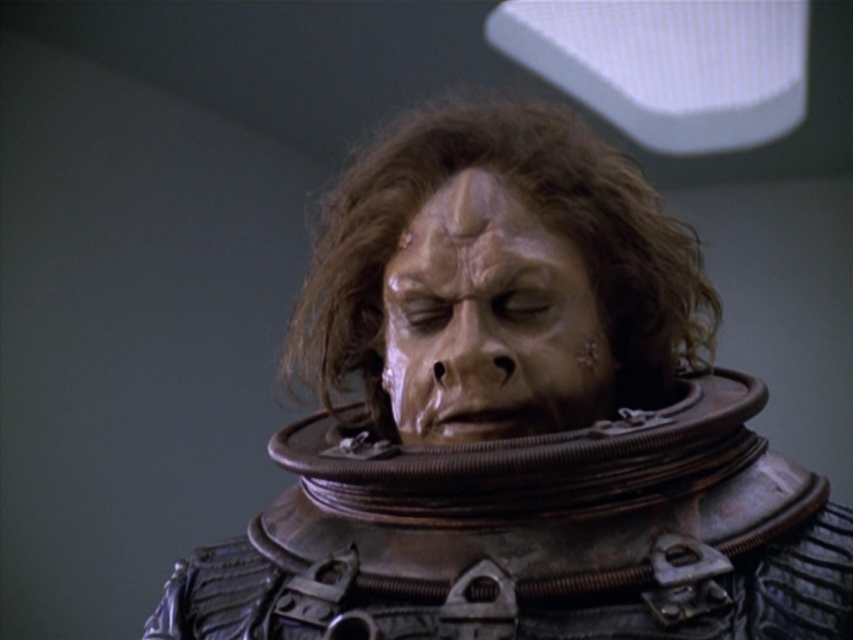 extant_StarTrek_VOY_5x21-Juggernaut_01012.jpg