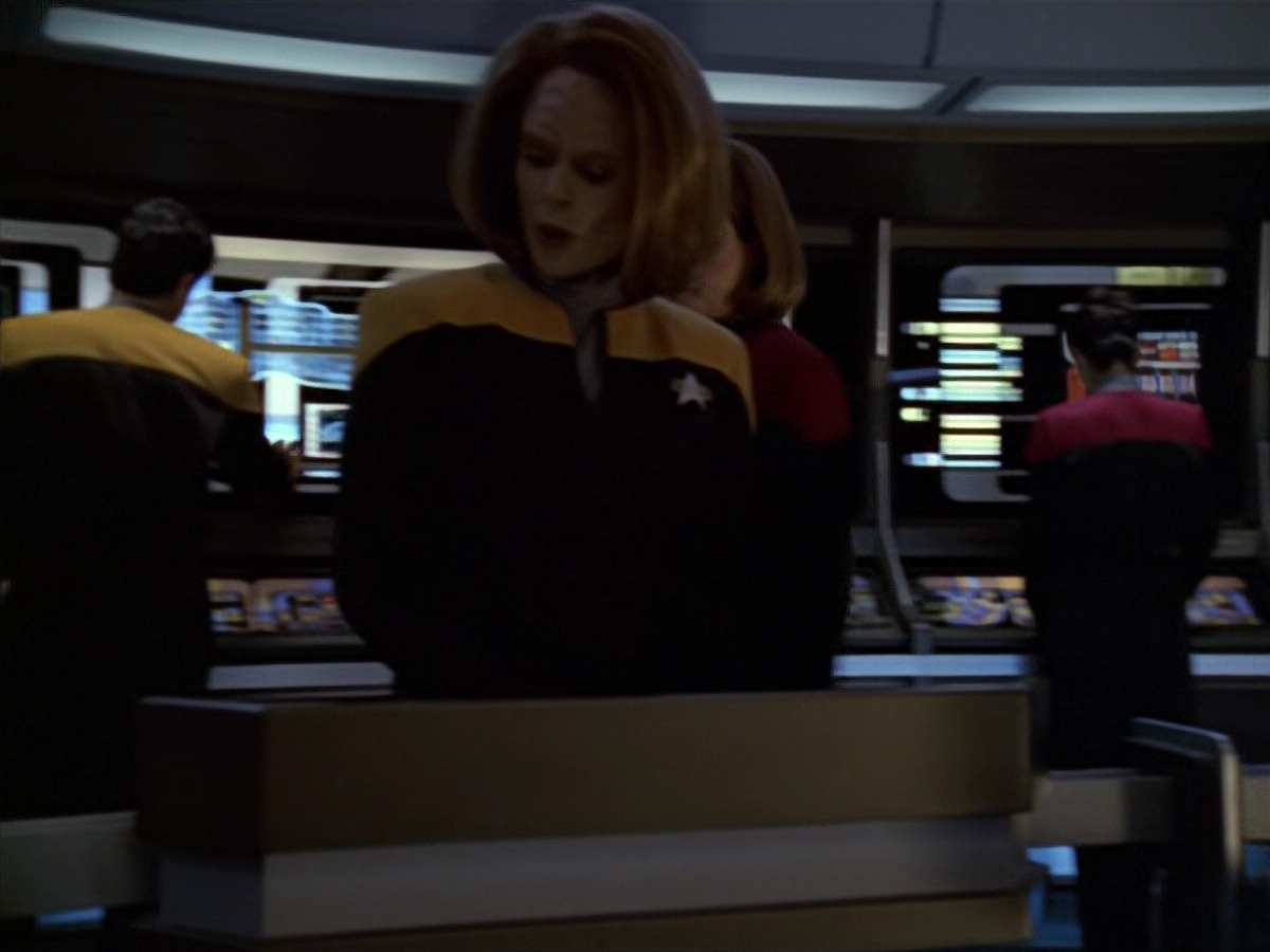 extant_StarTrek_VOY_5x21-Juggernaut_01046.jpg