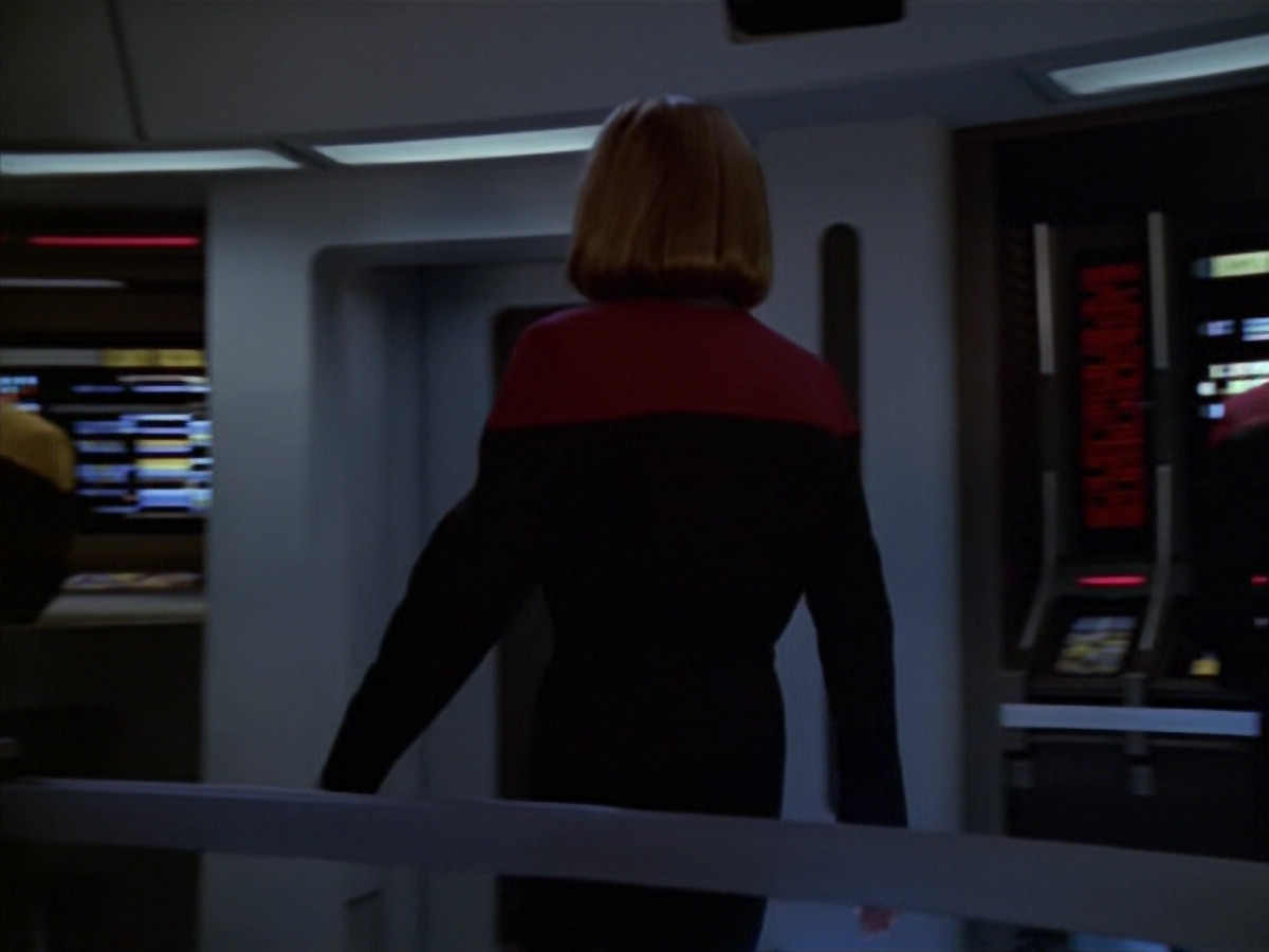 extant_StarTrek_VOY_5x21-Juggernaut_01050.jpg
