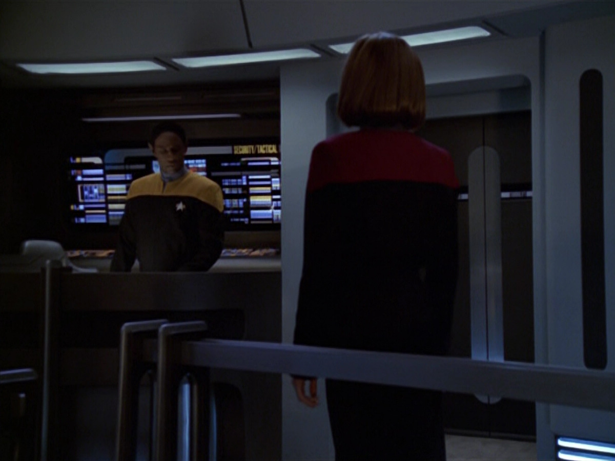 extant_StarTrek_VOY_5x21-Juggernaut_01054.jpg