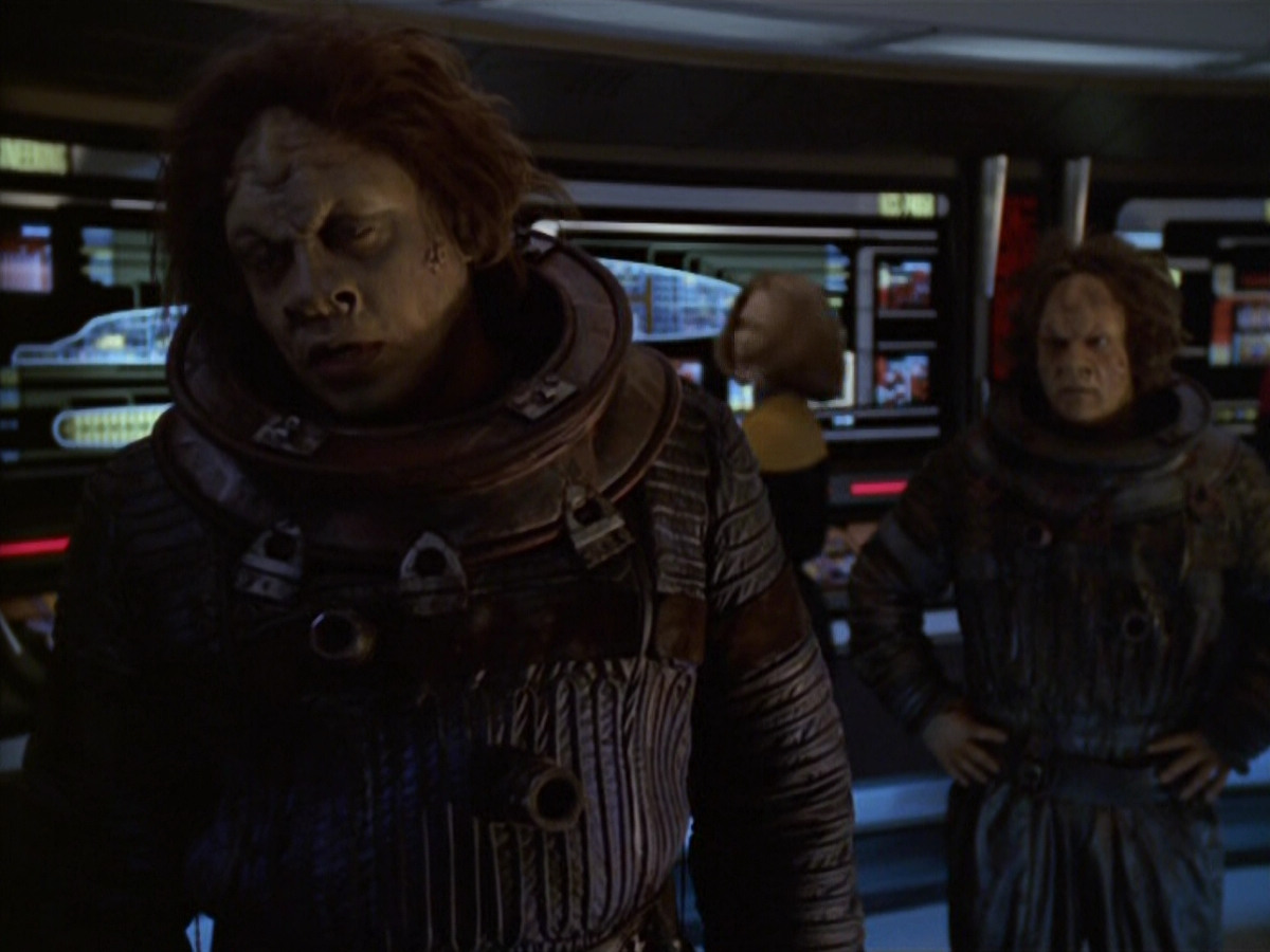 extant_StarTrek_VOY_5x21-Juggernaut_01069.jpg