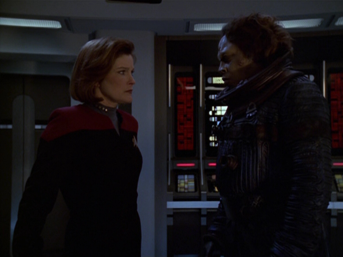 extant_StarTrek_VOY_5x21-Juggernaut_01090.jpg