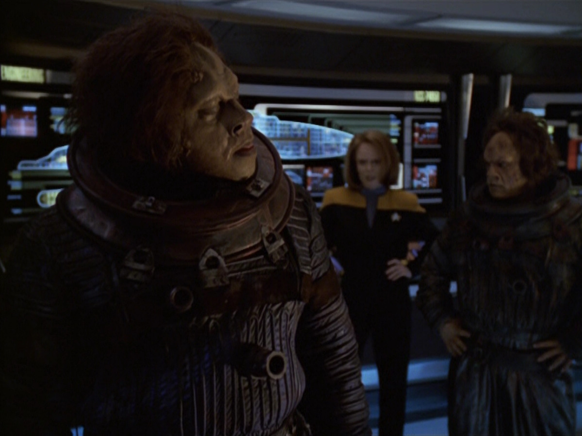 extant_StarTrek_VOY_5x21-Juggernaut_01099.jpg