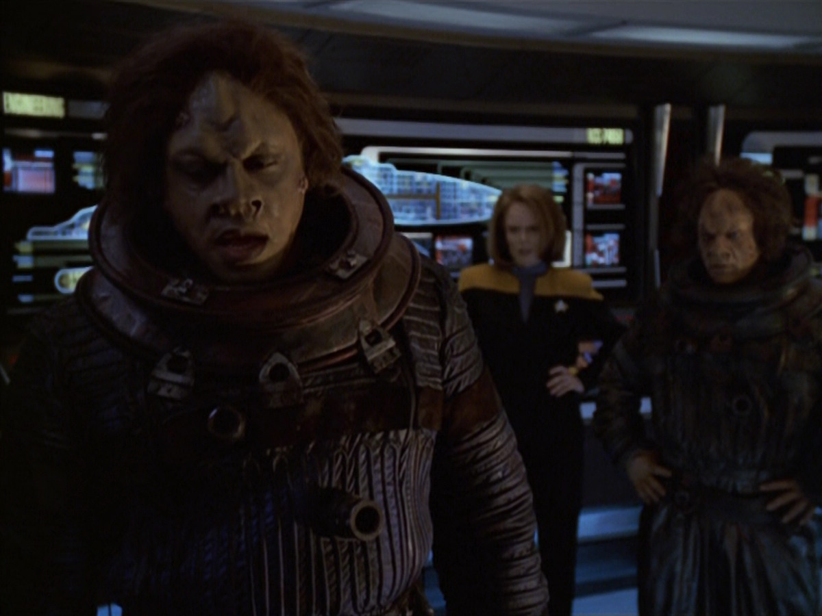 extant_StarTrek_VOY_5x21-Juggernaut_01101.jpg