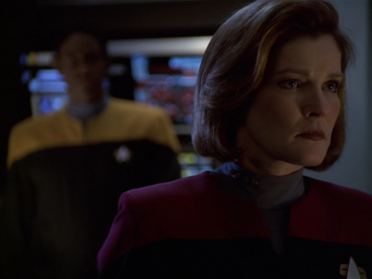 extant_StarTrek_VOY_5x21-Juggernaut_01105.jpg