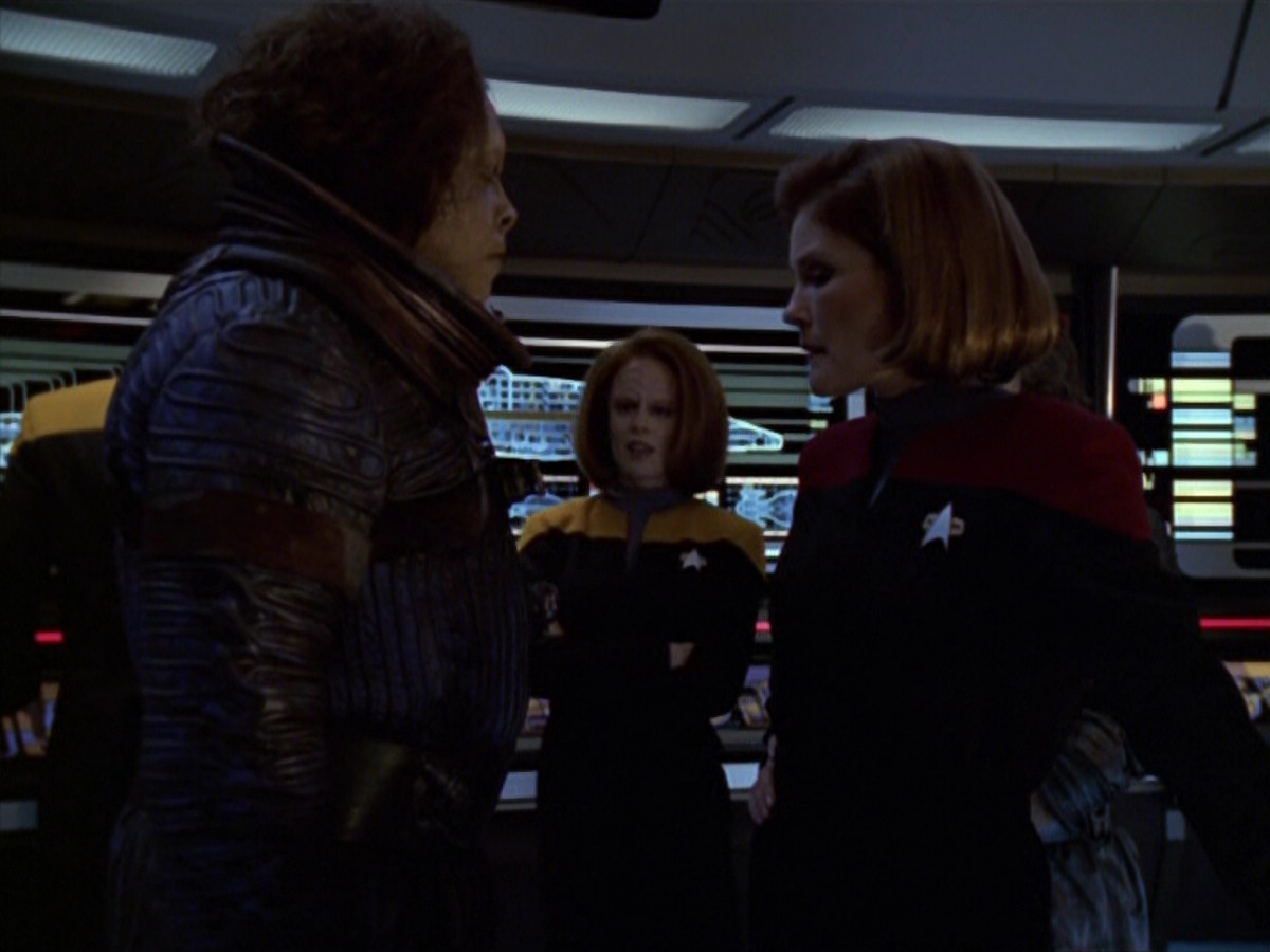 extant_StarTrek_VOY_5x21-Juggernaut_01131.jpg