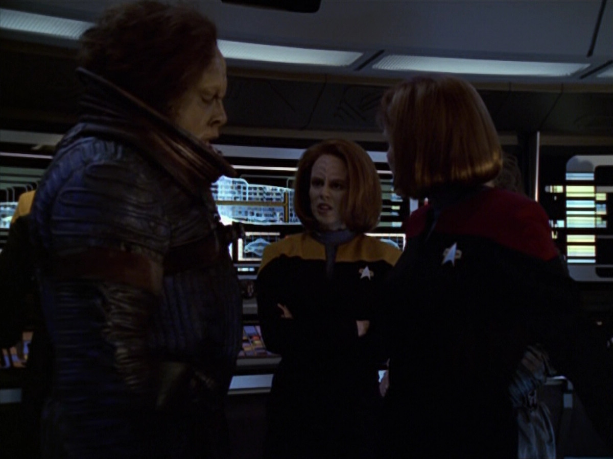 extant_StarTrek_VOY_5x21-Juggernaut_01133.jpg