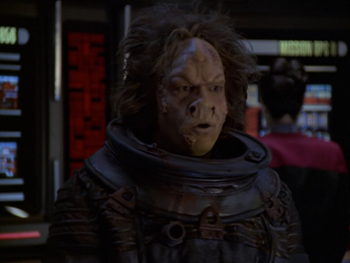 extant_StarTrek_VOY_5x21-Juggernaut_01142.jpg