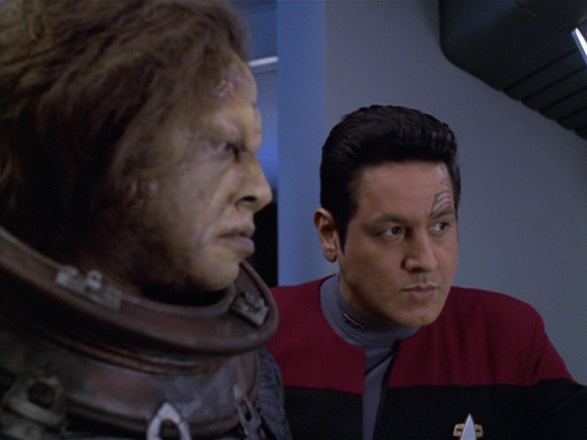 extant_StarTrek_VOY_5x21-Juggernaut_01246.jpg