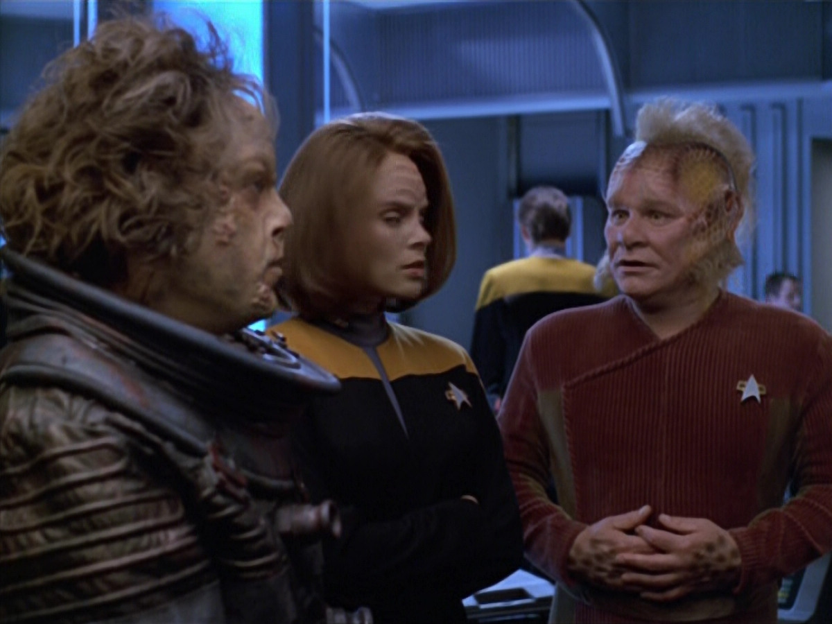 extant_StarTrek_VOY_5x21-Juggernaut_01254.jpg