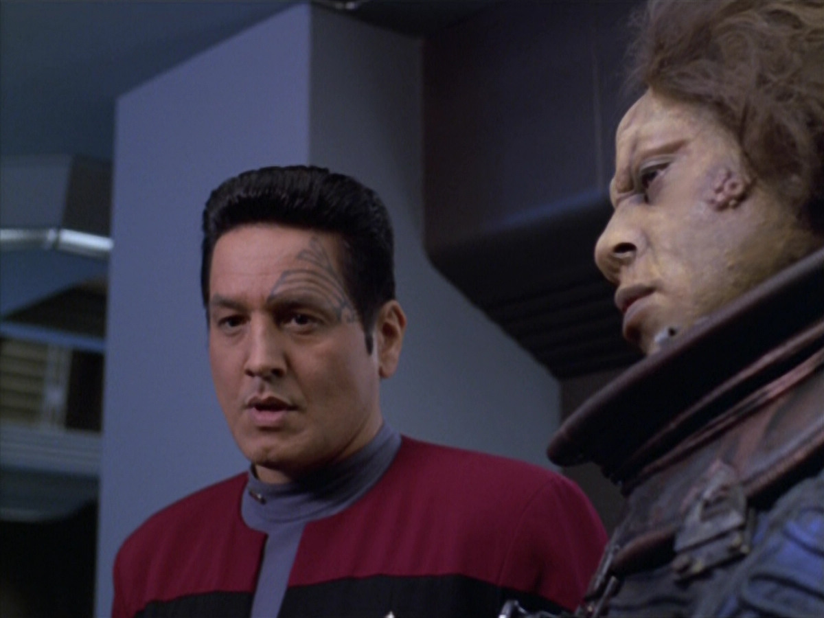 extant_StarTrek_VOY_5x21-Juggernaut_01315.jpg
