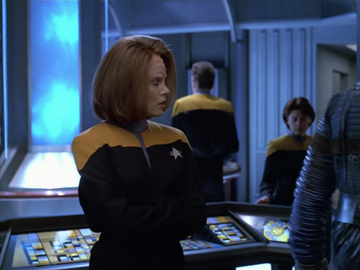 extant_StarTrek_VOY_5x21-Juggernaut_01328.jpg