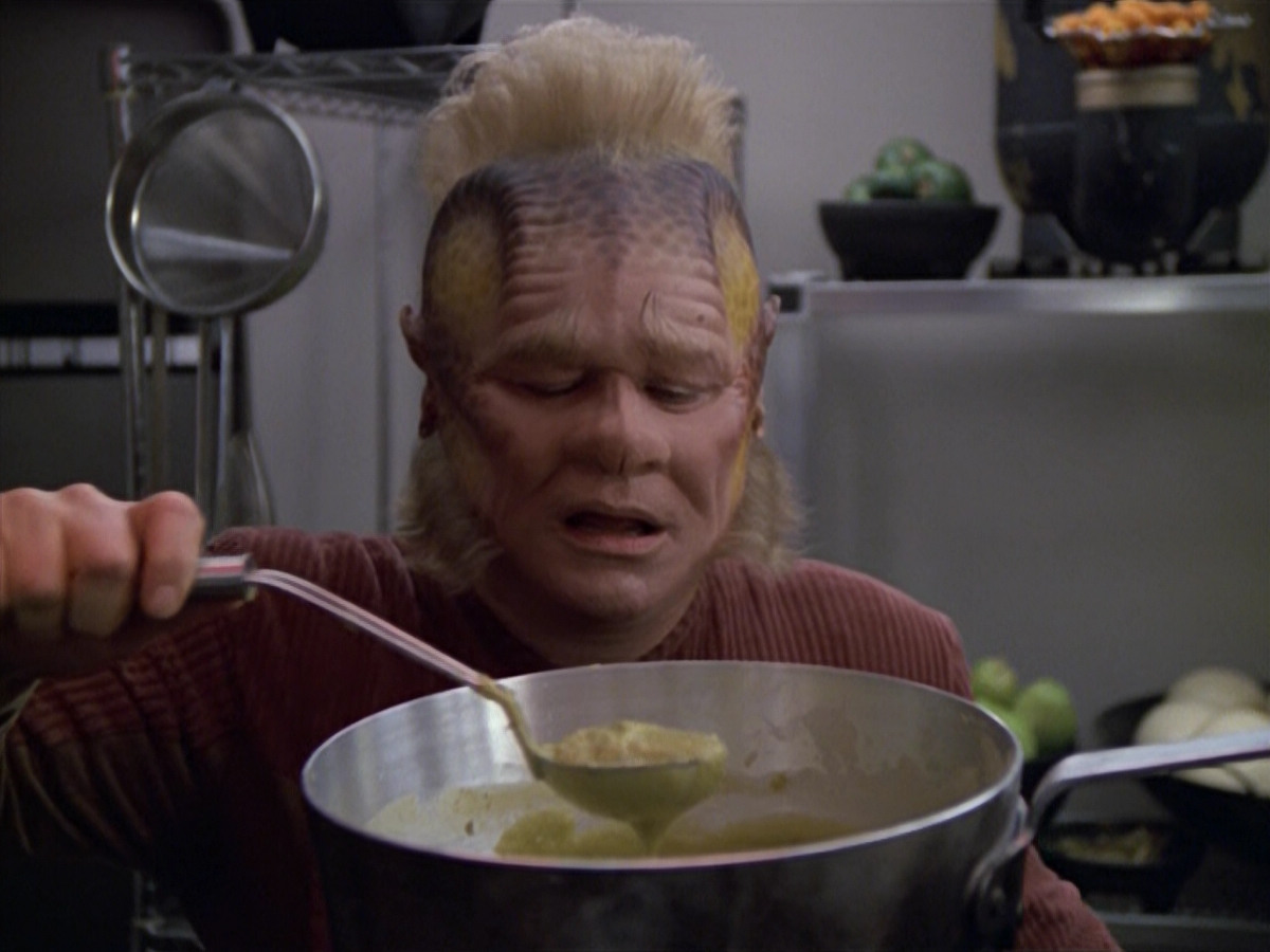 extant_StarTrek_VOY_5x21-Juggernaut_01406.jpg
