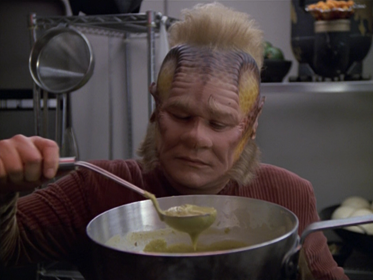 extant_StarTrek_VOY_5x21-Juggernaut_01409.jpg