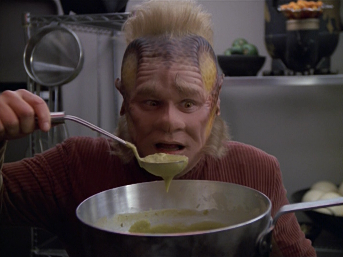 extant_StarTrek_VOY_5x21-Juggernaut_01412.jpg