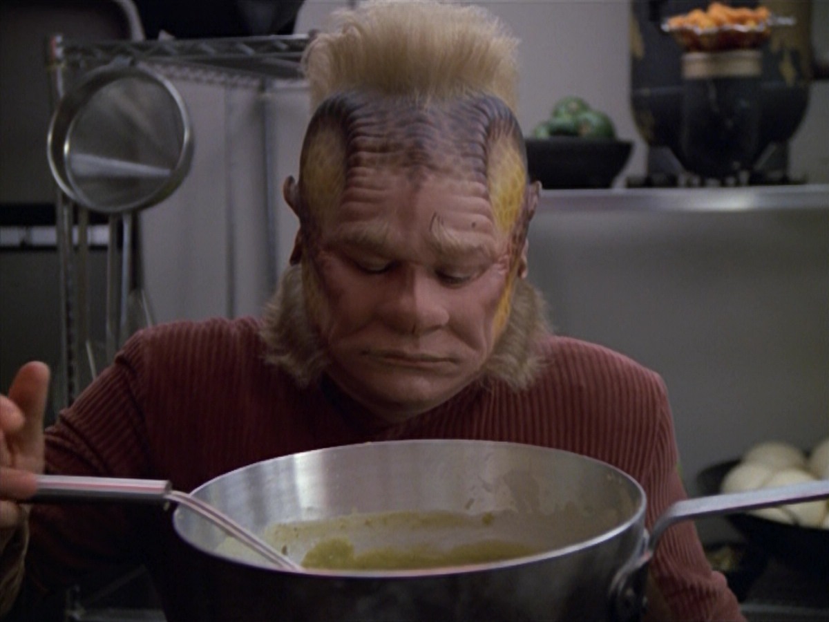 extant_StarTrek_VOY_5x21-Juggernaut_01418.jpg