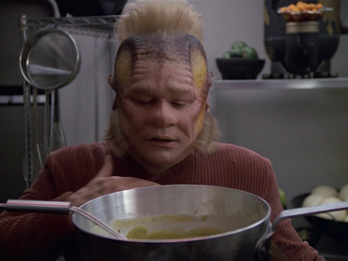 extant_StarTrek_VOY_5x21-Juggernaut_01419.jpg