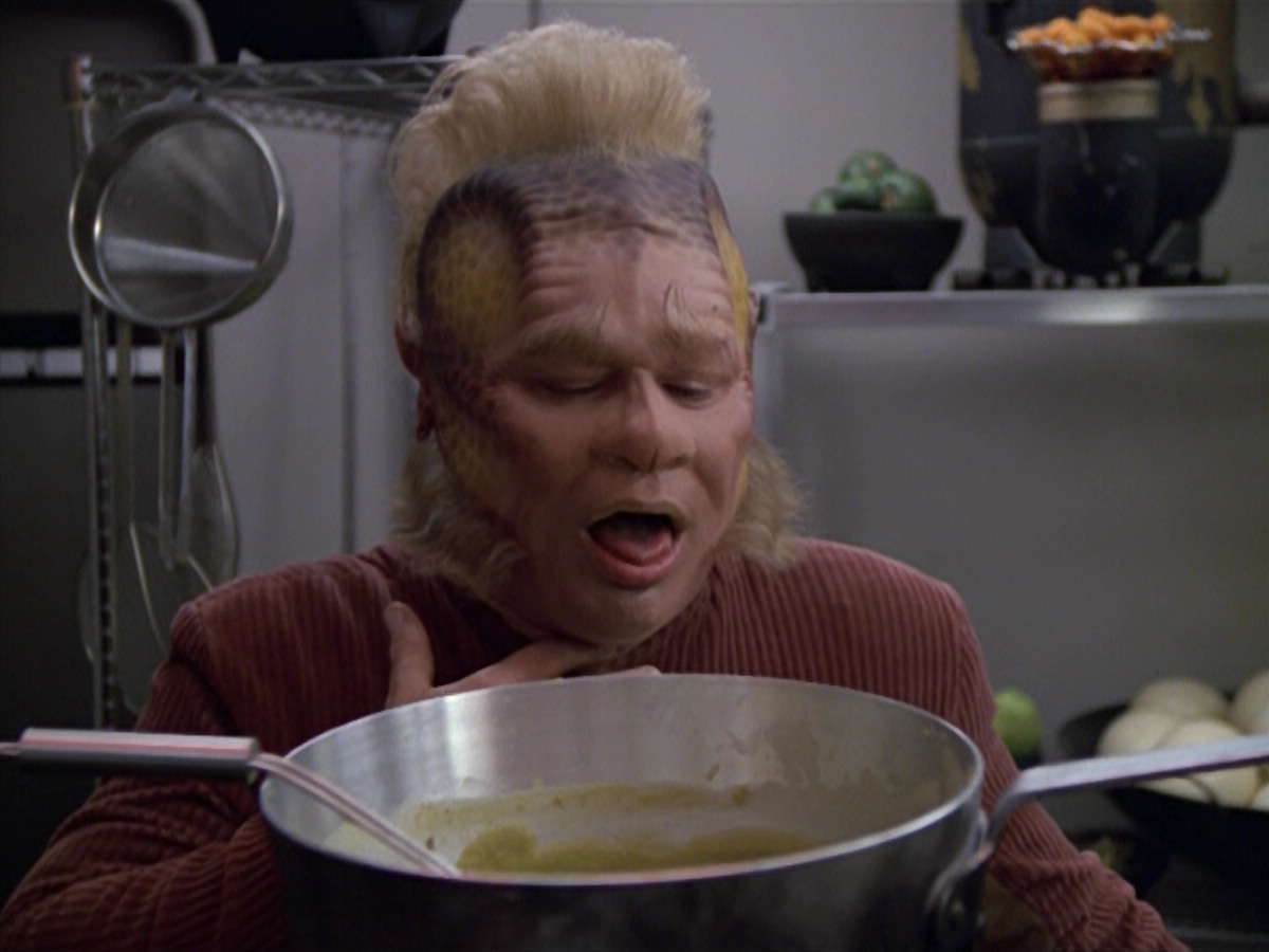 extant_StarTrek_VOY_5x21-Juggernaut_01421.jpg