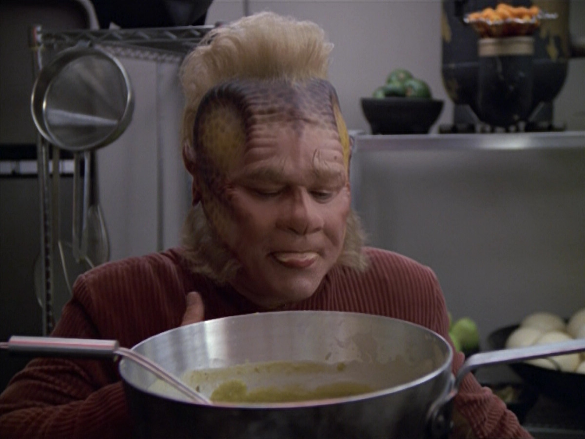 extant_StarTrek_VOY_5x21-Juggernaut_01422.jpg