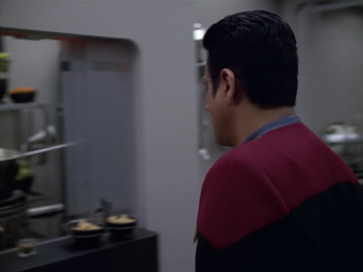 extant_StarTrek_VOY_5x21-Juggernaut_01437.jpg