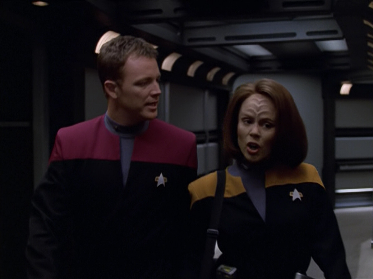 extant_StarTrek_VOY_5x21-Juggernaut_01576.jpg