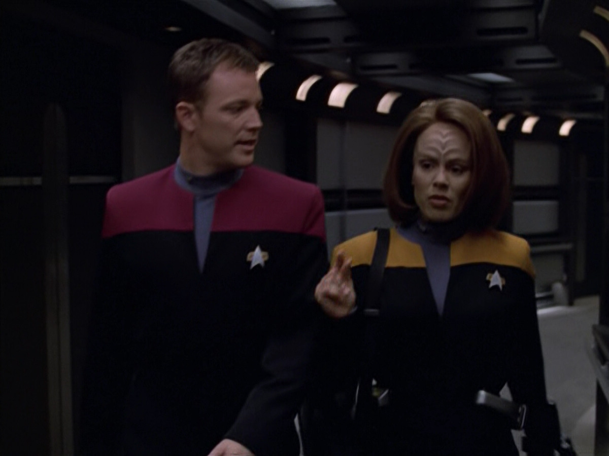 extant_StarTrek_VOY_5x21-Juggernaut_01585.jpg