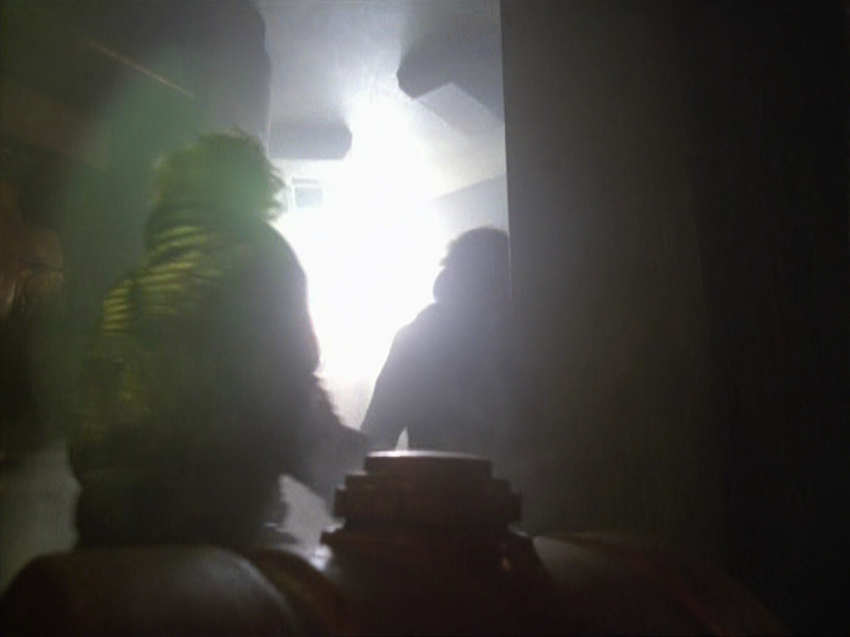 extant_StarTrek_VOY_5x21-Juggernaut_01664.jpg