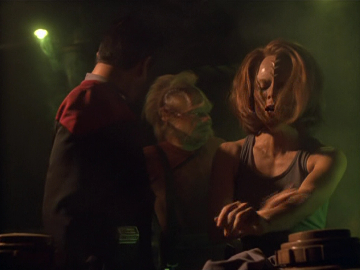 extant_StarTrek_VOY_5x21-Juggernaut_01703.jpg