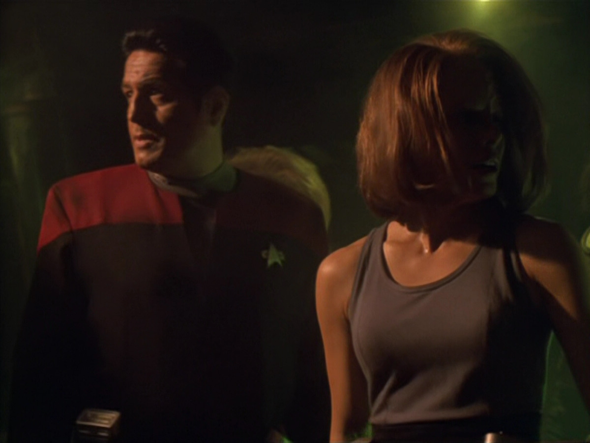 extant_StarTrek_VOY_5x21-Juggernaut_01708.jpg