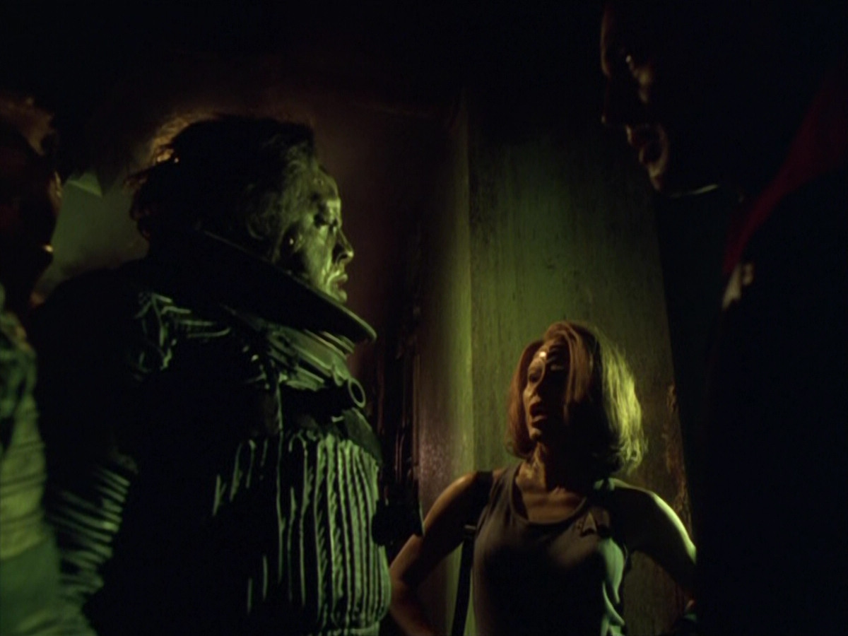 extant_StarTrek_VOY_5x21-Juggernaut_01754.jpg