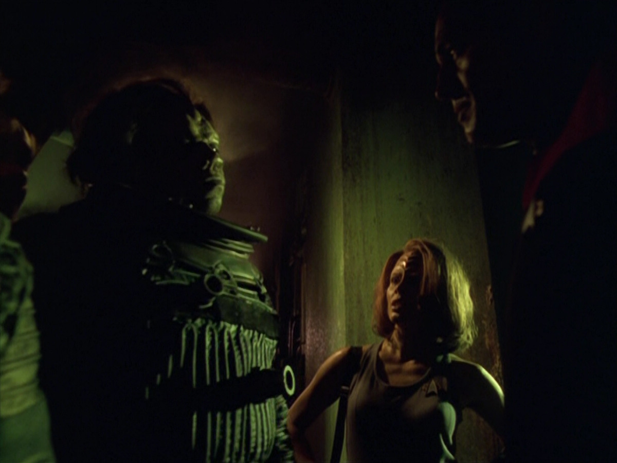 extant_StarTrek_VOY_5x21-Juggernaut_01756.jpg