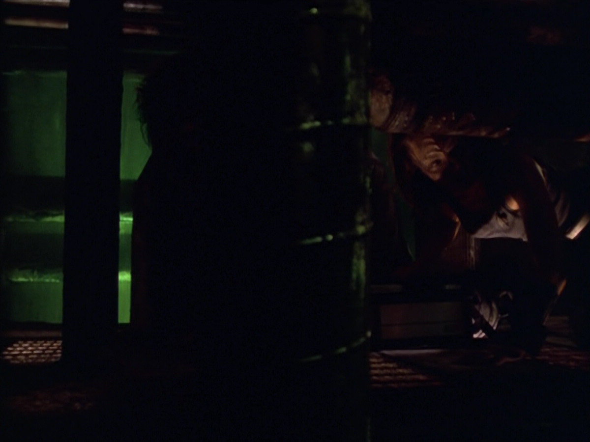 extant_StarTrek_VOY_5x21-Juggernaut_01774.jpg