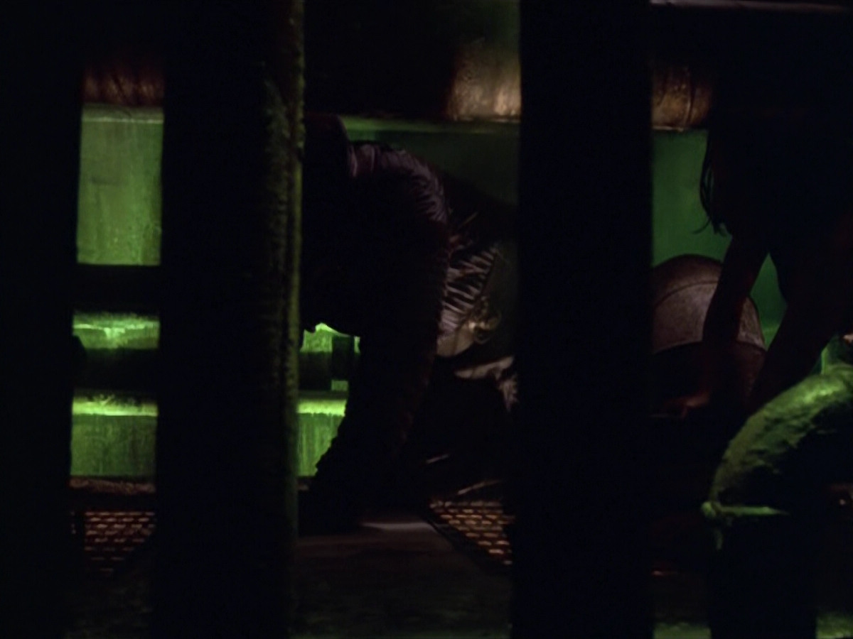 extant_StarTrek_VOY_5x21-Juggernaut_01835.jpg