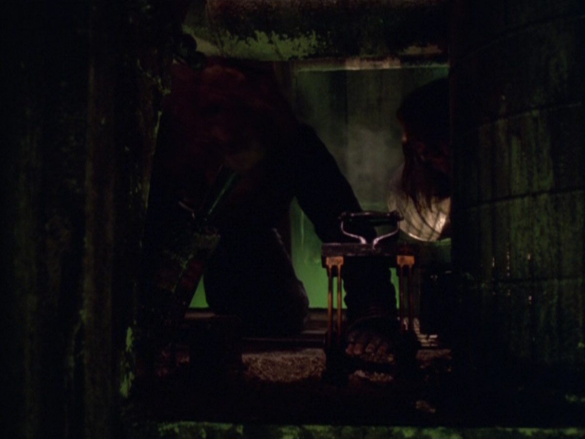 extant_StarTrek_VOY_5x21-Juggernaut_01856.jpg