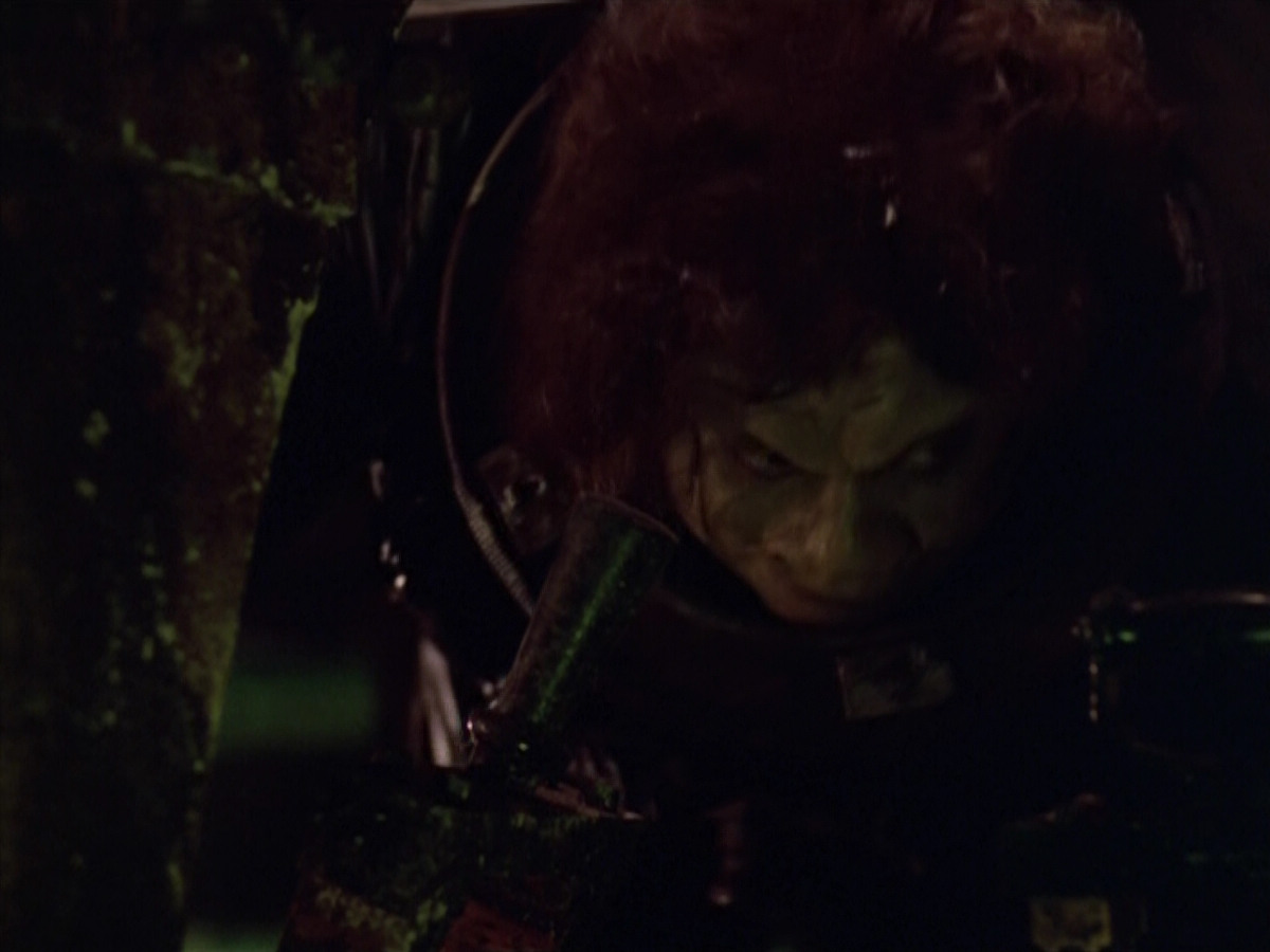 extant_StarTrek_VOY_5x21-Juggernaut_01863.jpg
