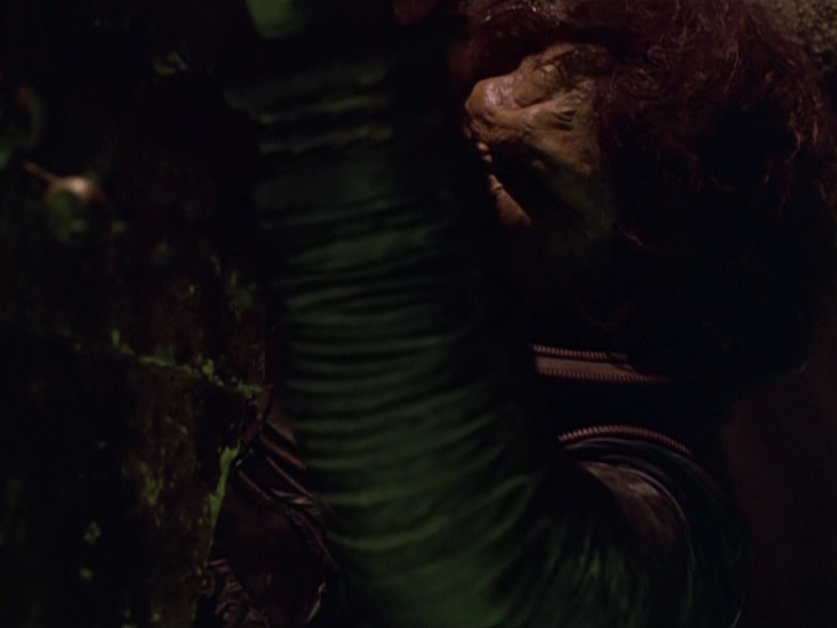 extant_StarTrek_VOY_5x21-Juggernaut_01897.jpg
