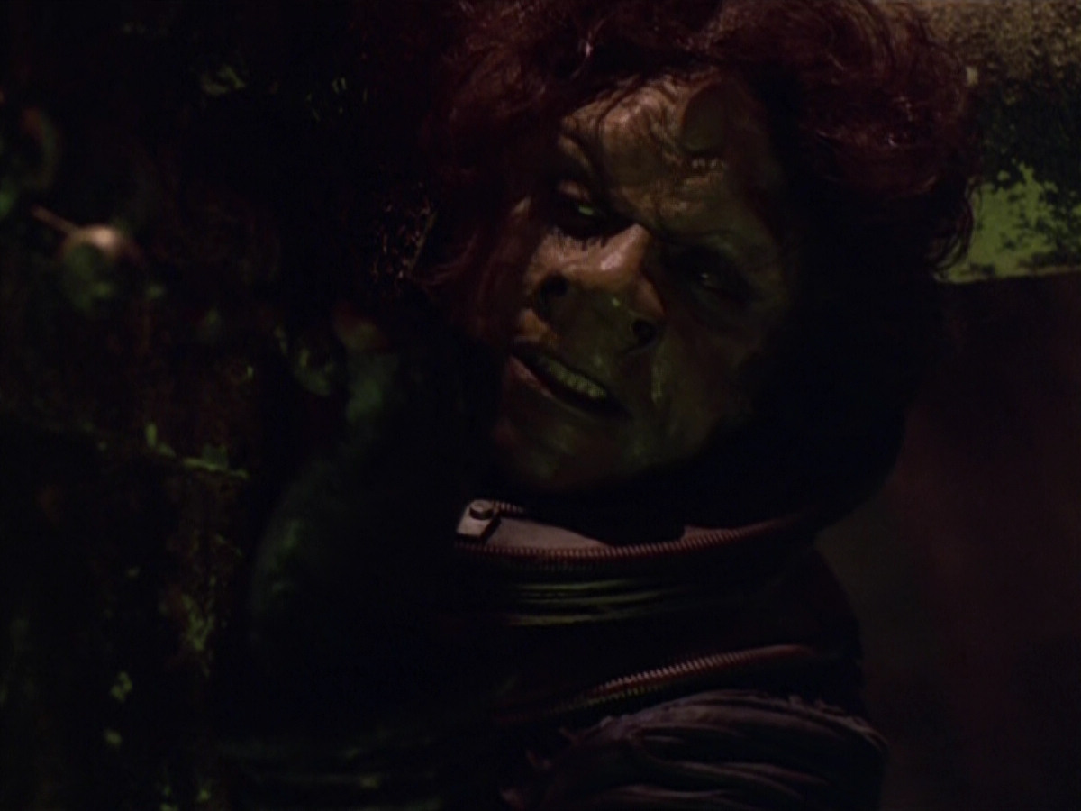 extant_StarTrek_VOY_5x21-Juggernaut_01902.jpg
