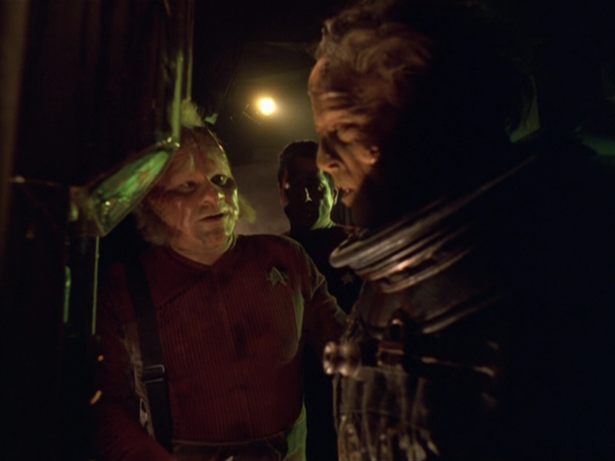 extant_StarTrek_VOY_5x21-Juggernaut_01956.jpg