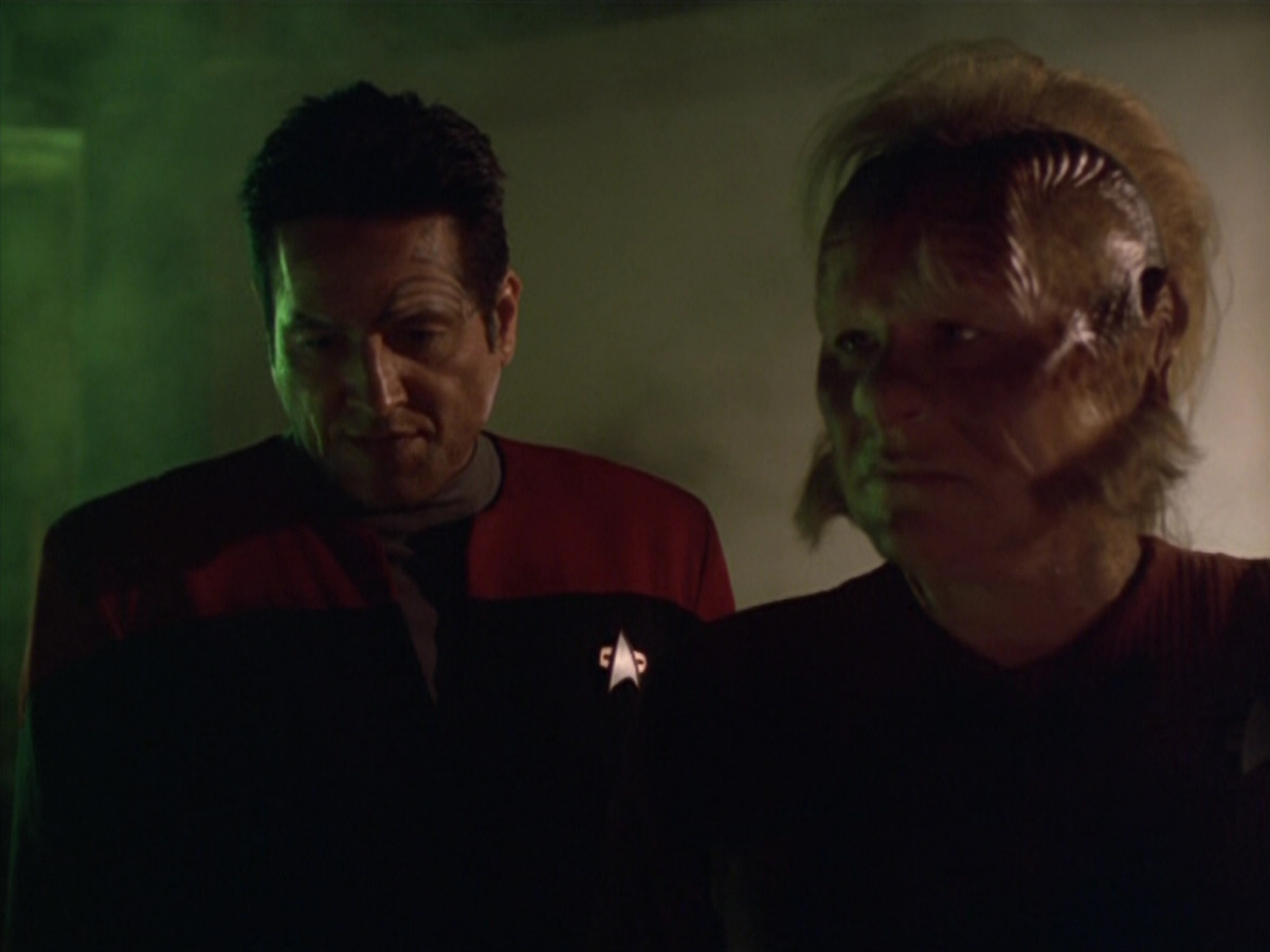extant_StarTrek_VOY_5x21-Juggernaut_02175.jpg