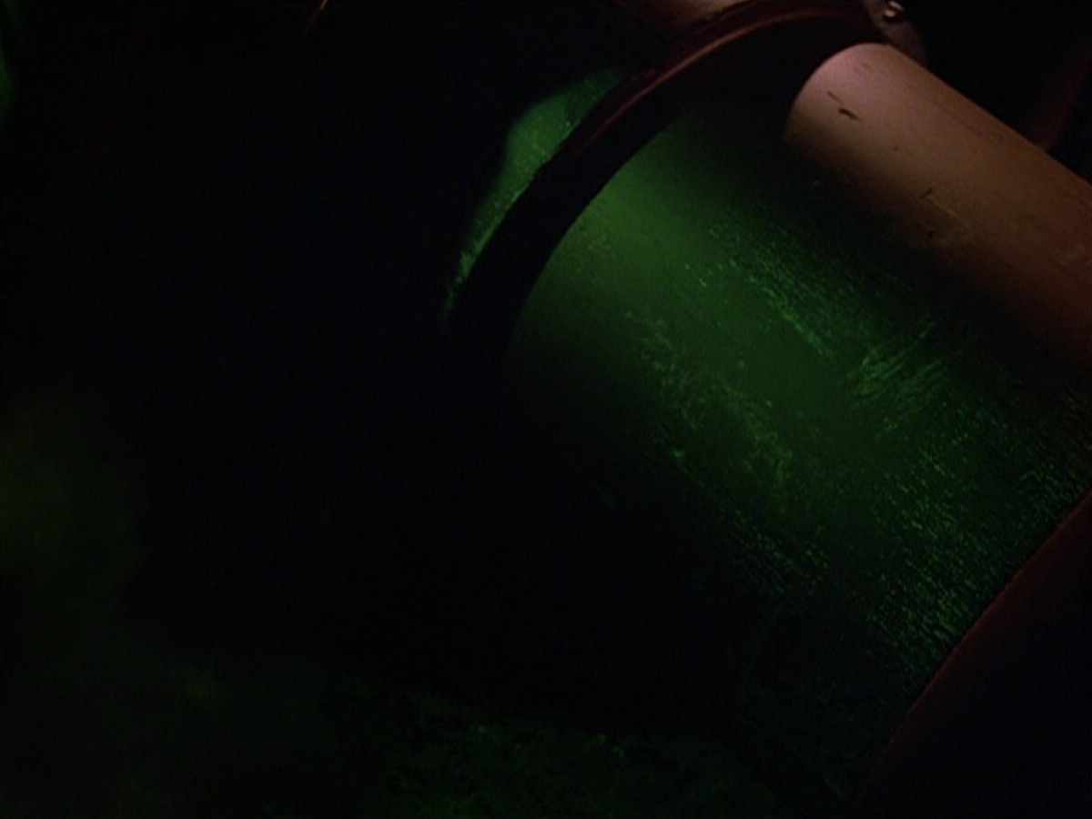 extant_StarTrek_VOY_5x21-Juggernaut_02183.jpg