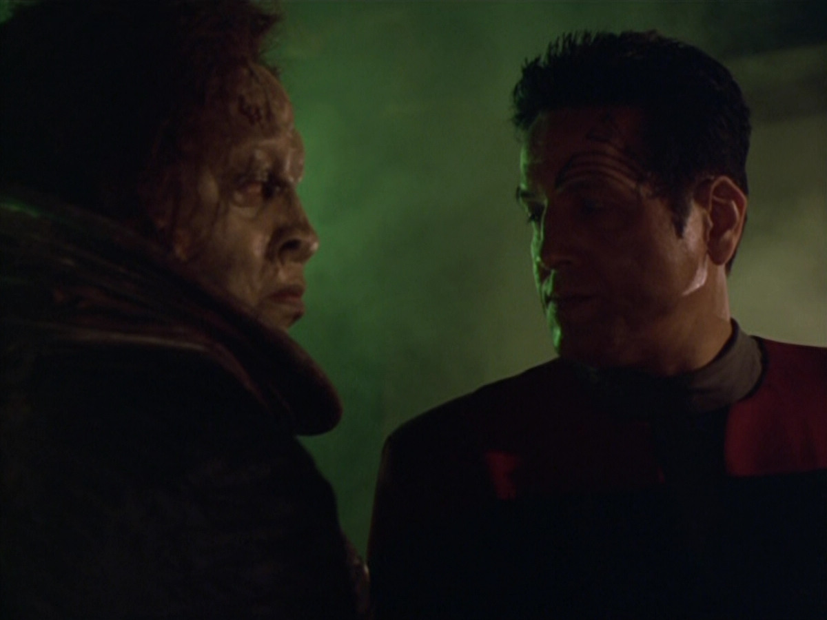 extant_StarTrek_VOY_5x21-Juggernaut_02193.jpg