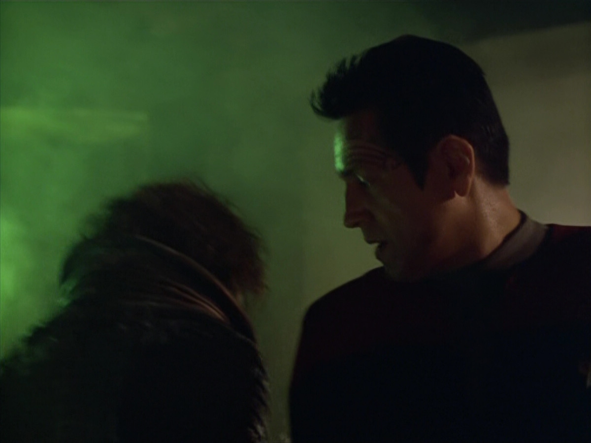 extant_StarTrek_VOY_5x21-Juggernaut_02198.jpg