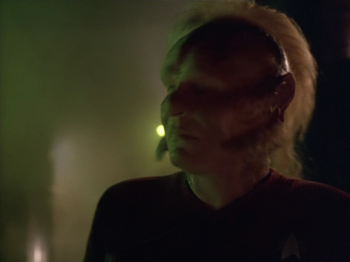extant_StarTrek_VOY_5x21-Juggernaut_02205.jpg