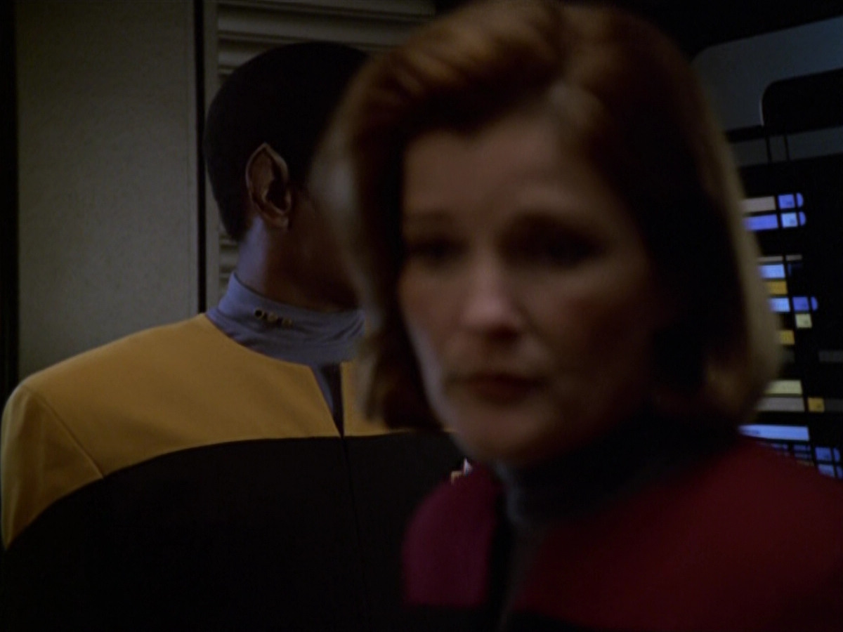 extant_StarTrek_VOY_5x21-Juggernaut_02268.jpg