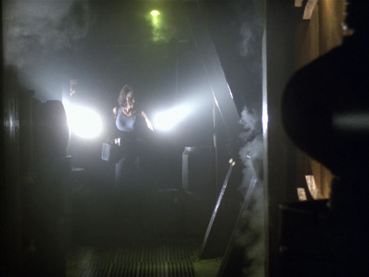 extant_StarTrek_VOY_5x21-Juggernaut_02278.jpg