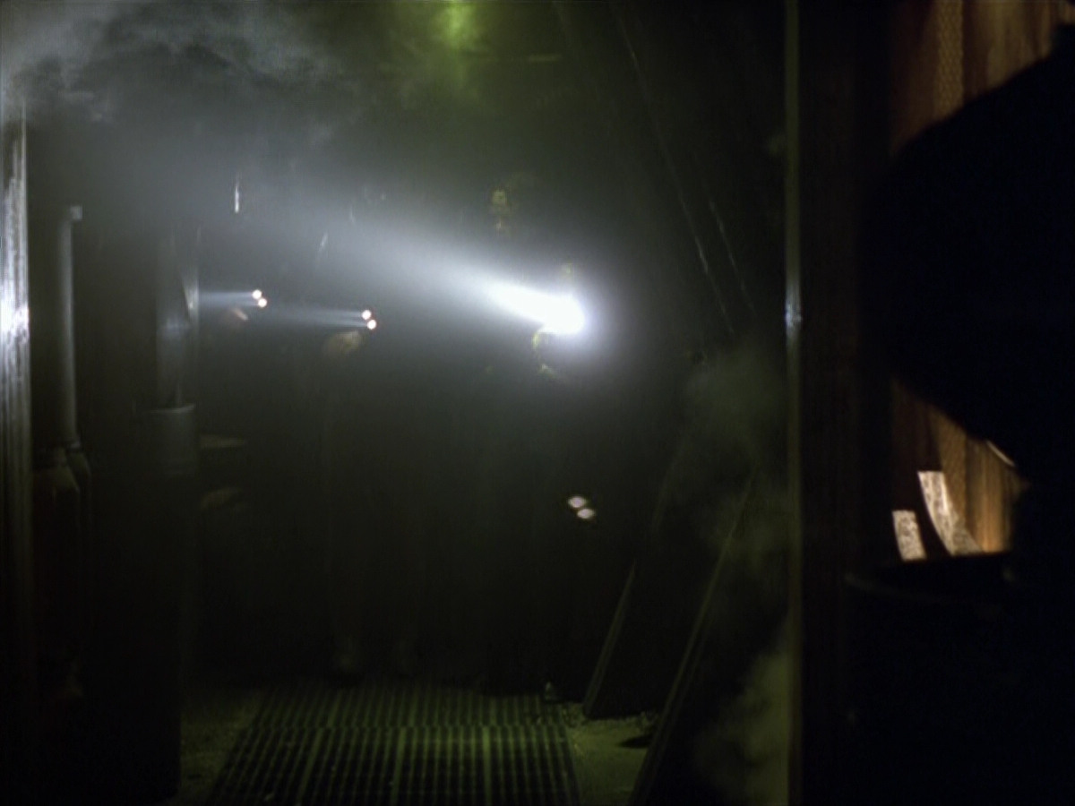 extant_StarTrek_VOY_5x21-Juggernaut_02283.jpg
