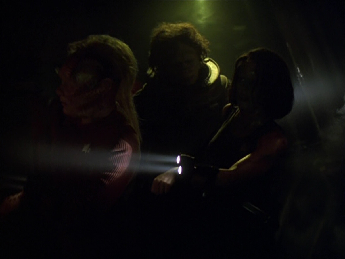 extant_StarTrek_VOY_5x21-Juggernaut_02297.jpg
