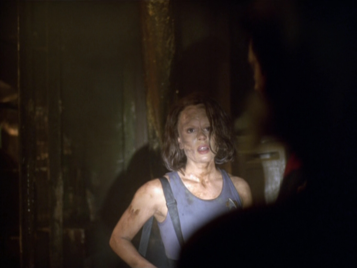 extant_StarTrek_VOY_5x21-Juggernaut_02365.jpg