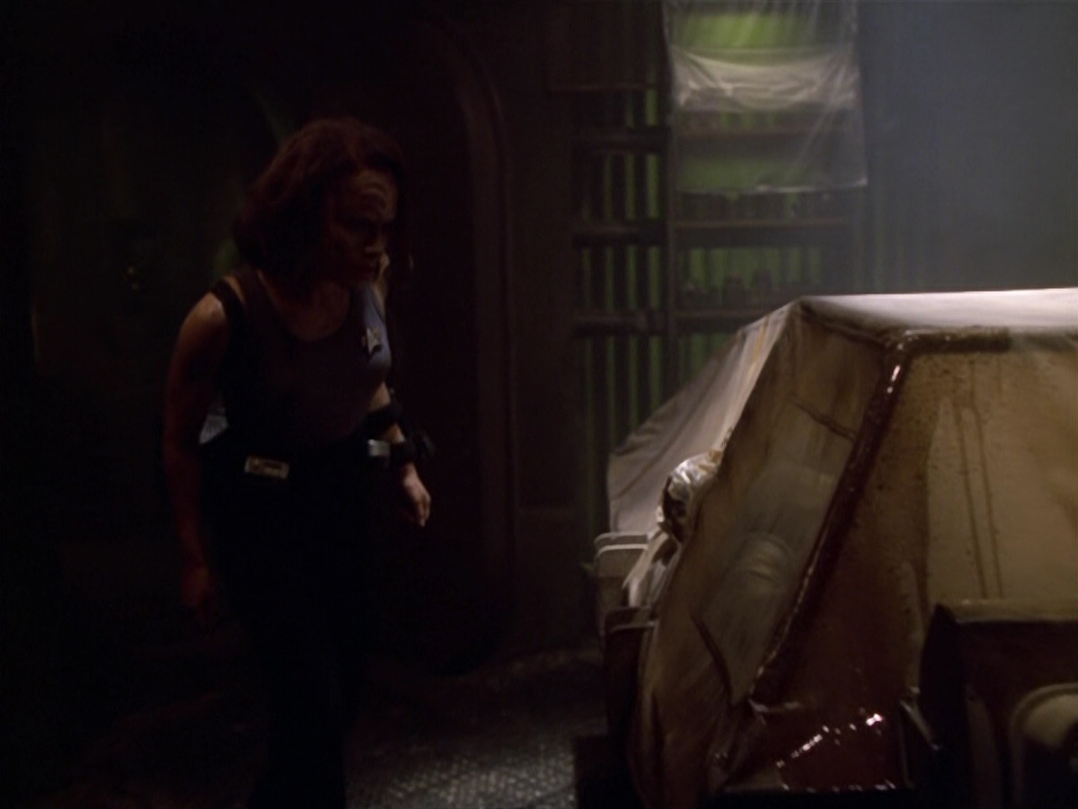 extant_StarTrek_VOY_5x21-Juggernaut_02391.jpg