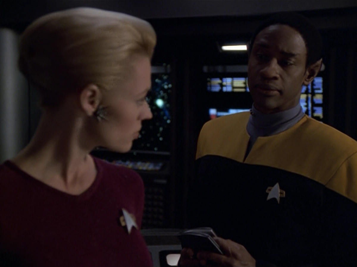 extant_StarTrek_VOY_5x21-Juggernaut_02546.jpg